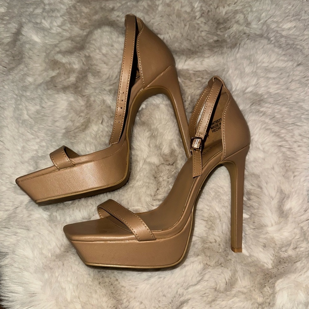 Forever 21 new without tags high heel sandals